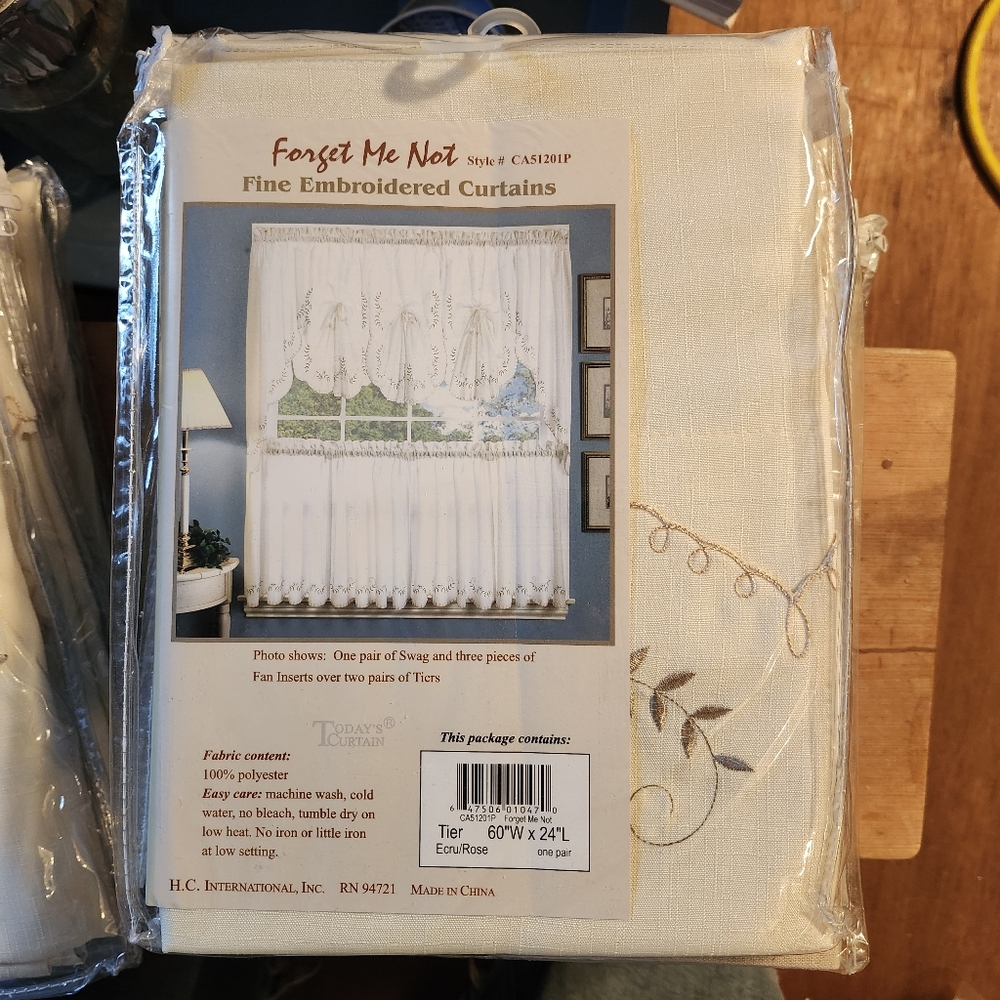 Forget-Me-Not Tier Curtain in Ecru and Rose New